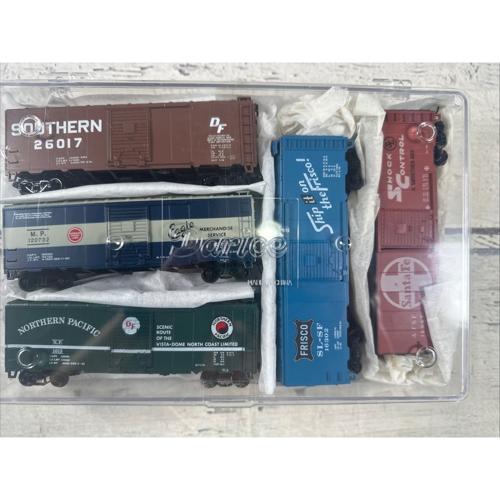 HO Scale Freight Car Lot of 5 Santa Fe Frisco Southern Northern Pacific w/ Case